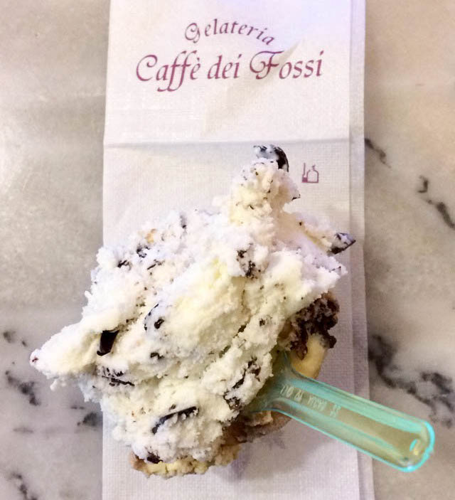 florence italy travel blogger food blogger gelato shops in florence italy 