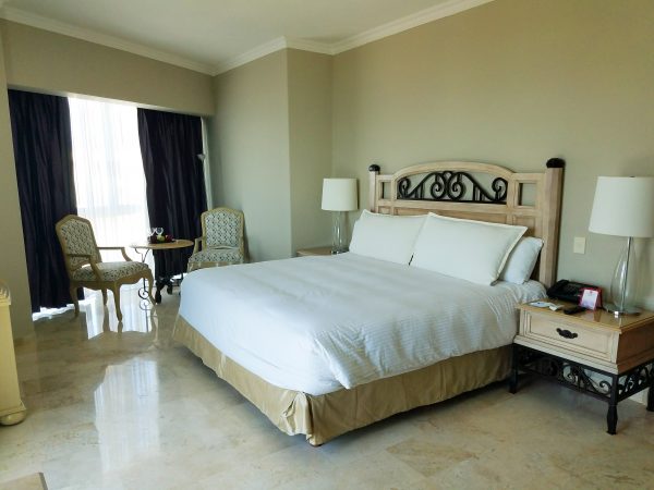 Sandos Cancun has elegant rooms with a cream and beige color tone and comfortable beds. 